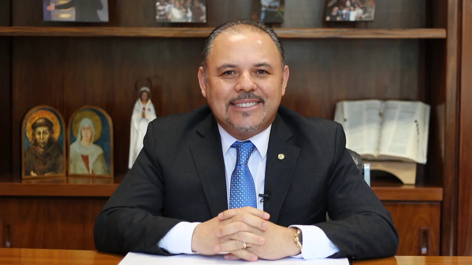 Flavinho em seu gabinete durante o mandato
